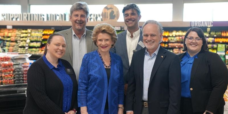 Stabenow visit 800
