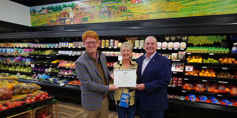 Holts-IGA-Dan Holt-Fayetteville-TN-Award-photo