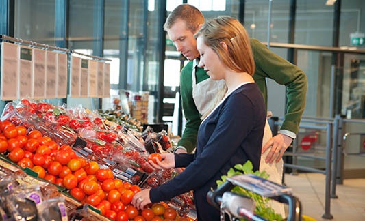 Shoppers choose tomatoes